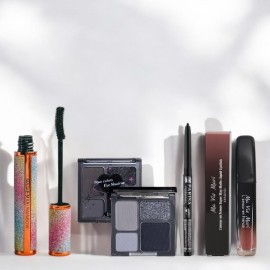 Набір декоративної косметики 4в1 в подарунковму пакеті