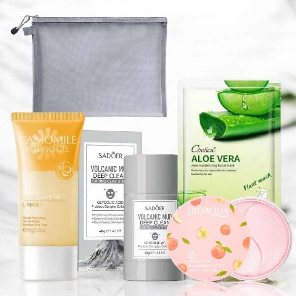 Набір для очищення та зволоження обличчя в косметичці