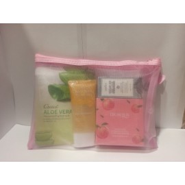 Набір для очищення та зволоження обличчя в косметичці