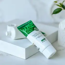 Очищаюча пінка для вмивання проти акне із зеленим чаєм Laikou tea tree acne cleanser